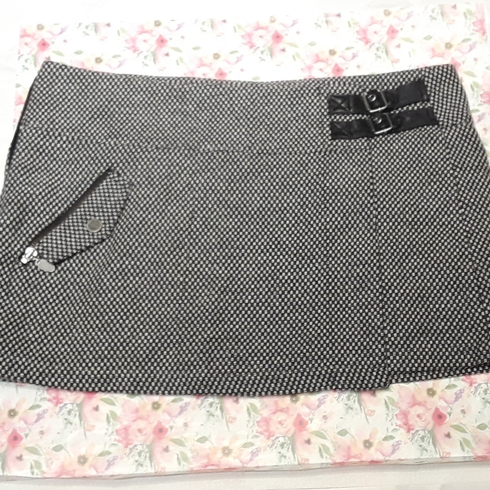 Van's 90s Grunge Black Checkered Mini Skirt